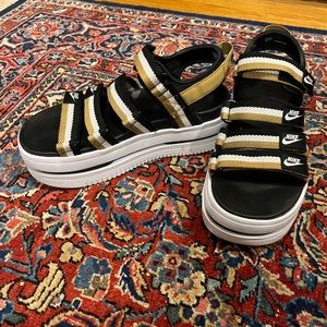 NIKE Icon sandal